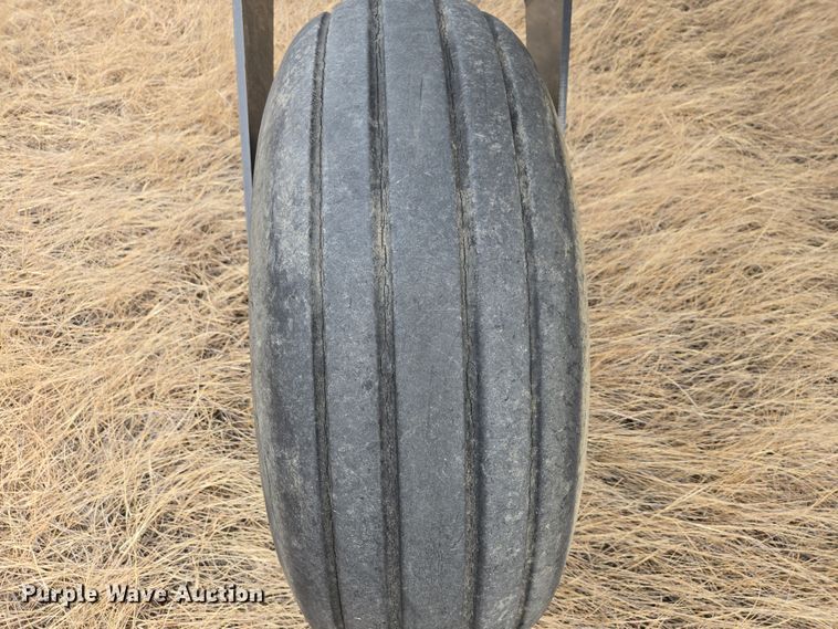 image for item EB1347 2009 Masey Ferguson 9430 swather / windrower