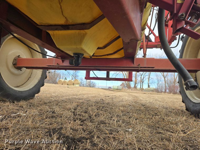 image for item EB1365 Hardi Navigator 1000M sprayer