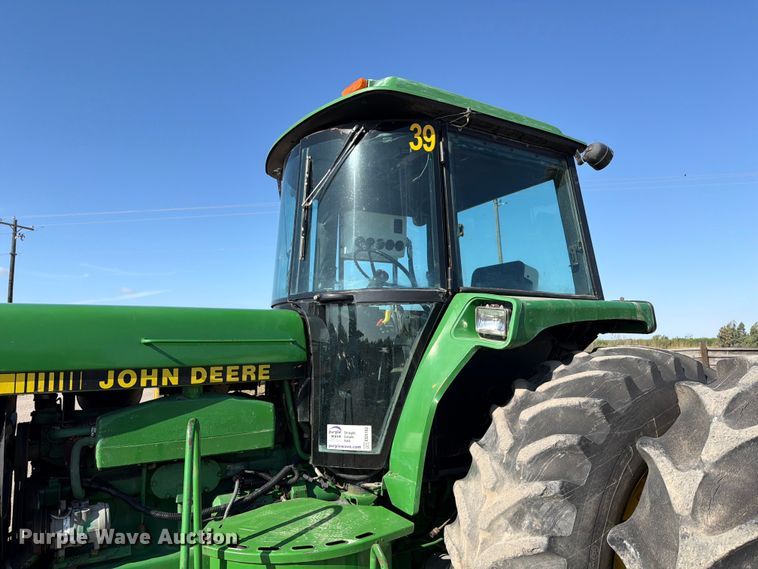 image for item ED5182 1993 John Deere 4760 tractor