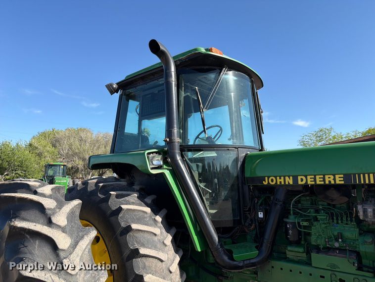 image for item ED5182 1993 John Deere 4760 tractor