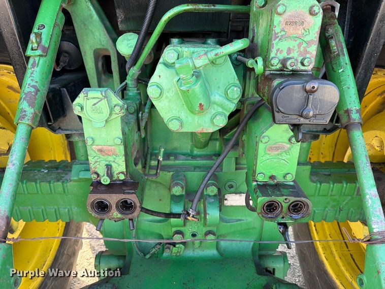 image for item ED5182 1993 John Deere 4760 tractor