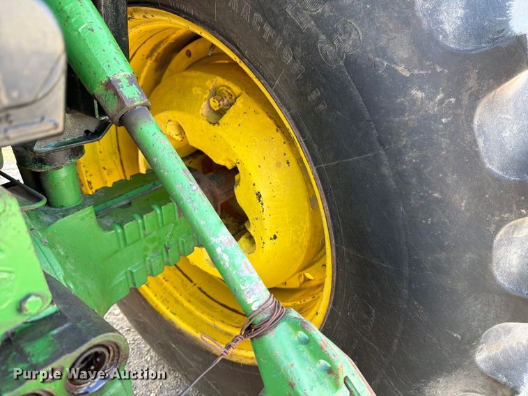 image for item ED5182 1993 John Deere 4760 tractor