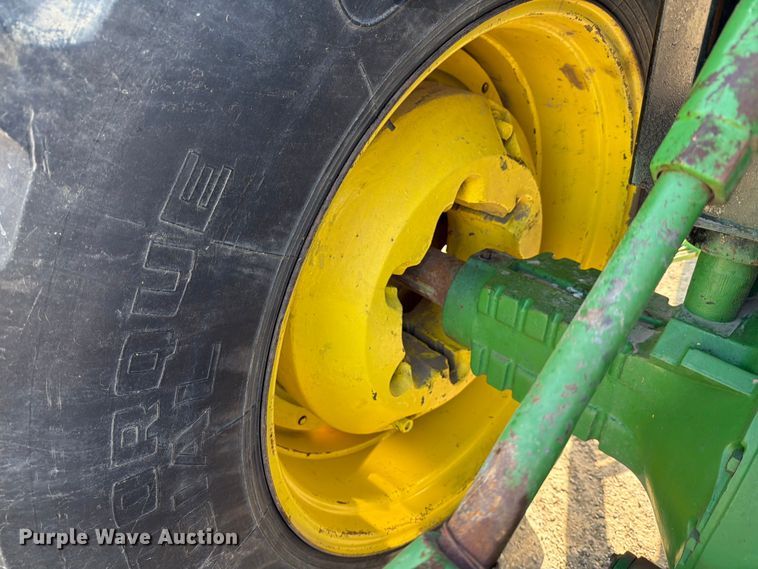 image for item ED5182 1993 John Deere 4760 tractor