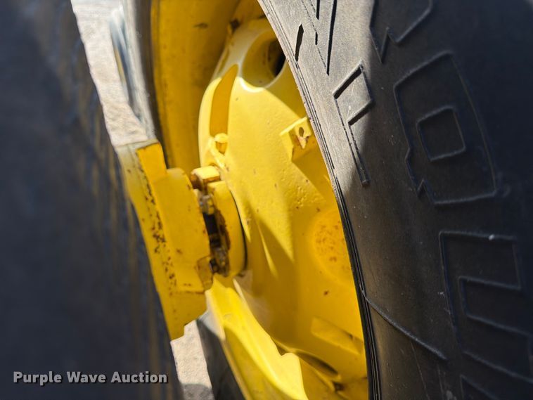 image for item ED5182 1993 John Deere 4760 tractor