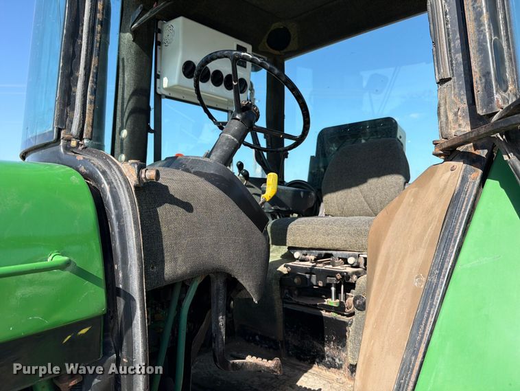 image for item ED5182 1993 John Deere 4760 tractor