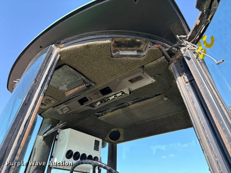 image for item ED5182 1993 John Deere 4760 tractor