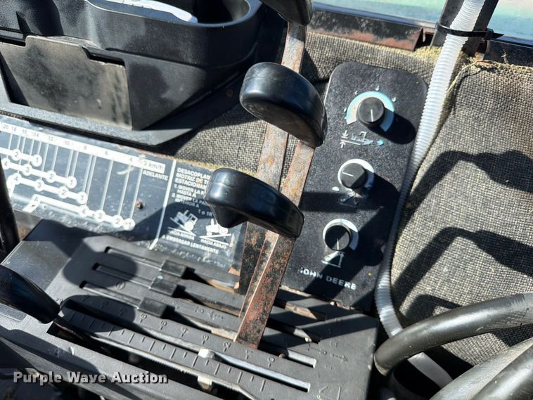 image for item ED5182 1993 John Deere 4760 tractor