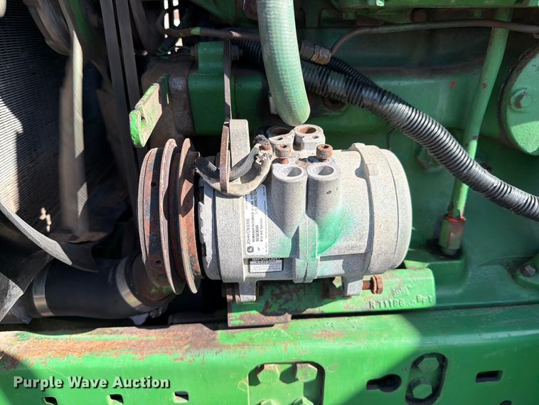 image for item ED5182 1993 John Deere 4760 tractor