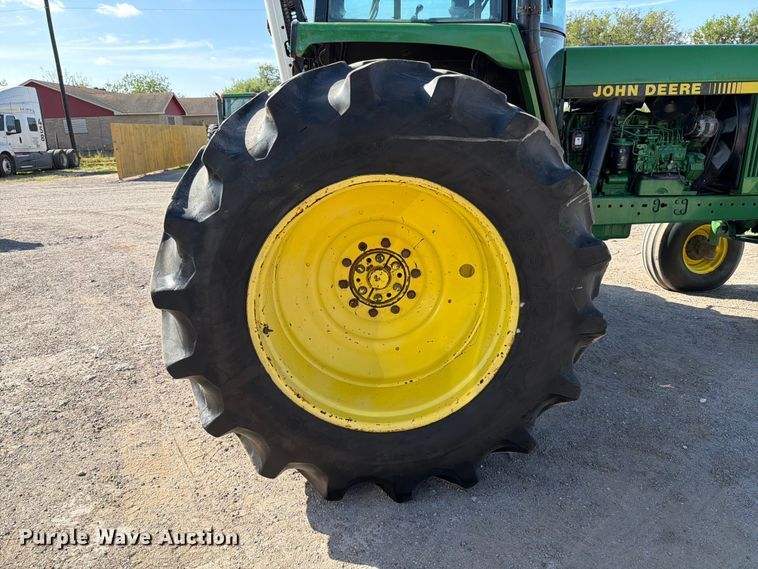 image for item ED5182 1993 John Deere 4760 tractor