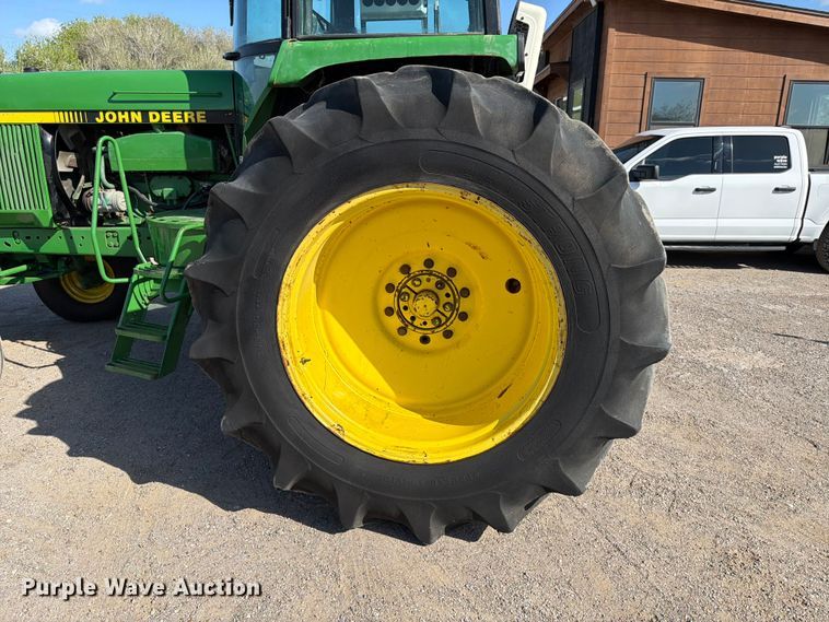 image for item ED5182 1993 John Deere 4760 tractor