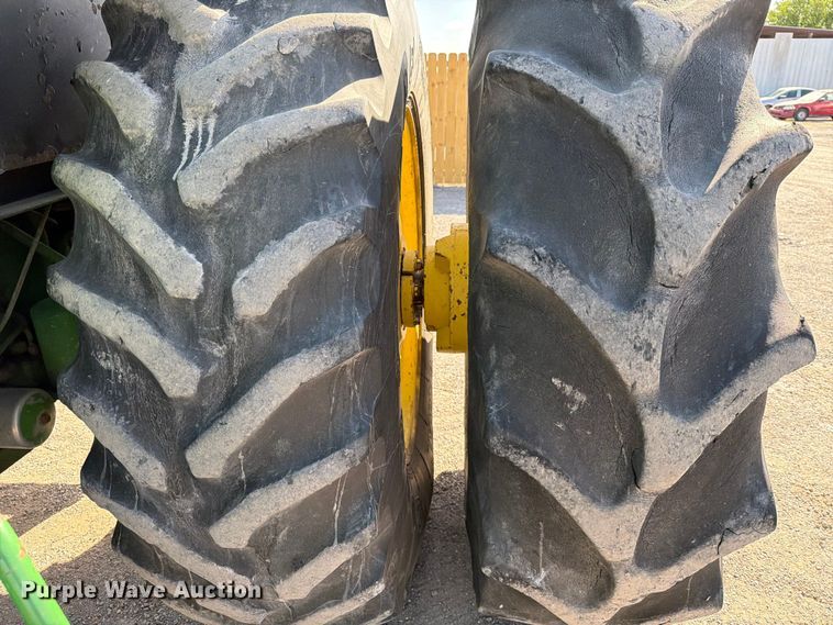 image for item ED5182 1993 John Deere 4760 tractor