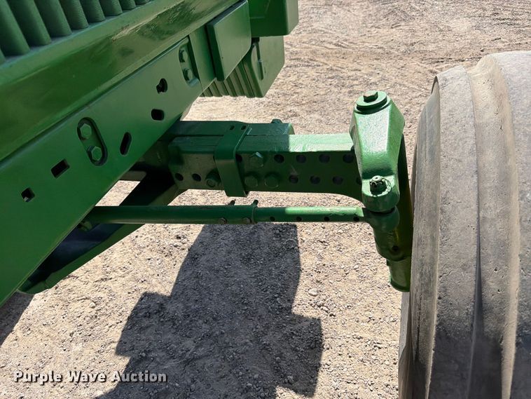 image for item ED5183 1992 John Deere 4760 tractor