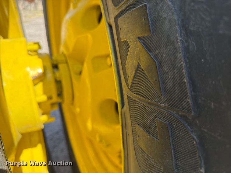 image for item ED5183 1992 John Deere 4760 tractor