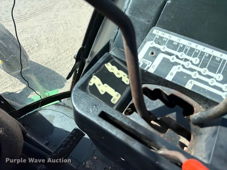 image for item ED5183 1992 John Deere 4760 tractor