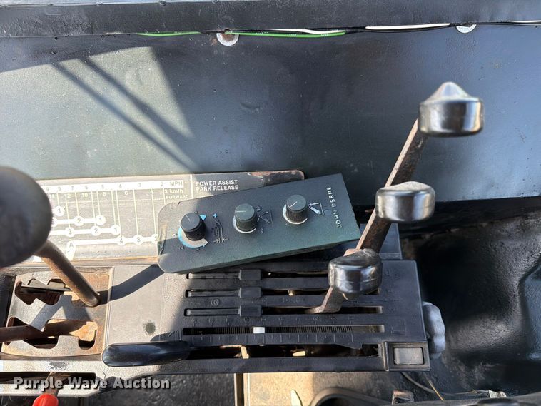 image for item ED5183 1992 John Deere 4760 tractor