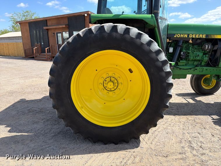 image for item ED5183 1992 John Deere 4760 tractor