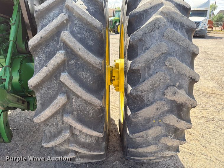 image for item ED5183 1992 John Deere 4760 tractor