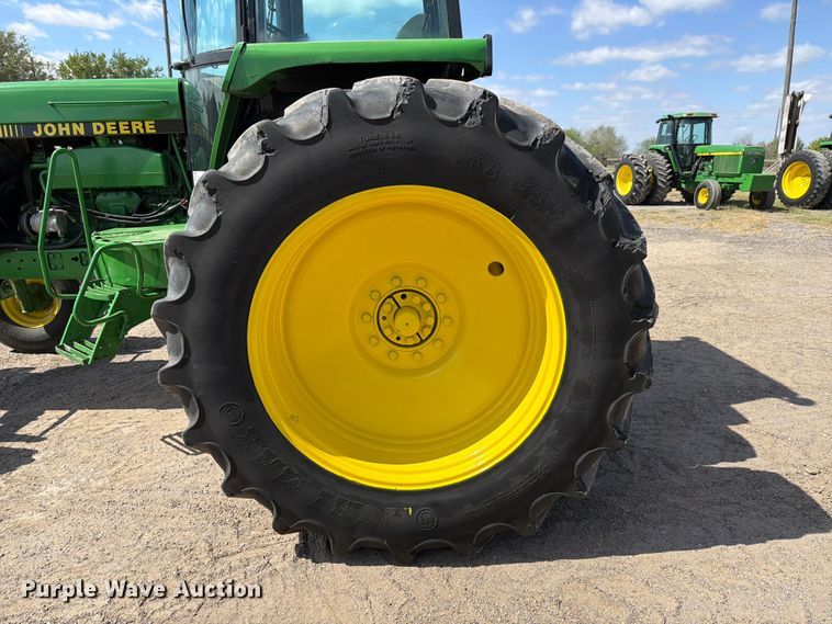 image for item ED5183 1992 John Deere 4760 tractor