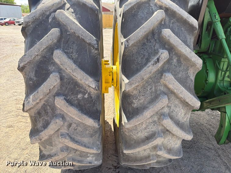 image for item ED5183 1992 John Deere 4760 tractor