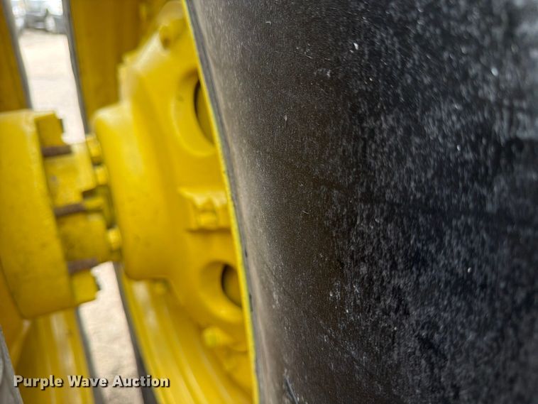 image for item ED5184 2004 John Deere 8320 MFWD tractor