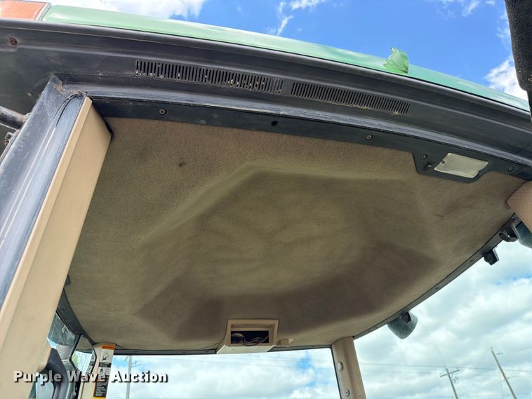 image for item ED5184 2004 John Deere 8320 MFWD tractor