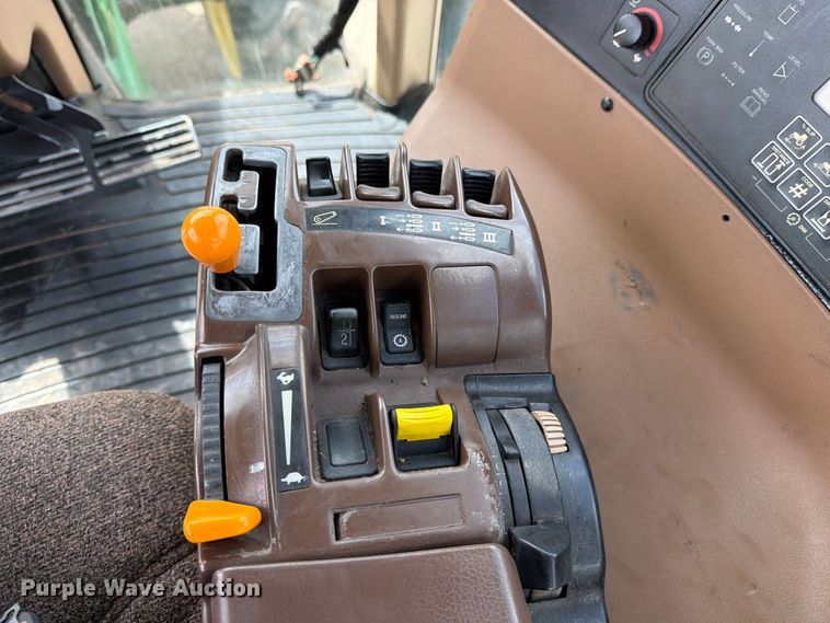 image for item ED5184 2004 John Deere 8320 MFWD tractor