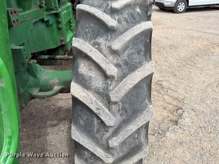 image for item ED5184 2004 John Deere 8320 MFWD tractor