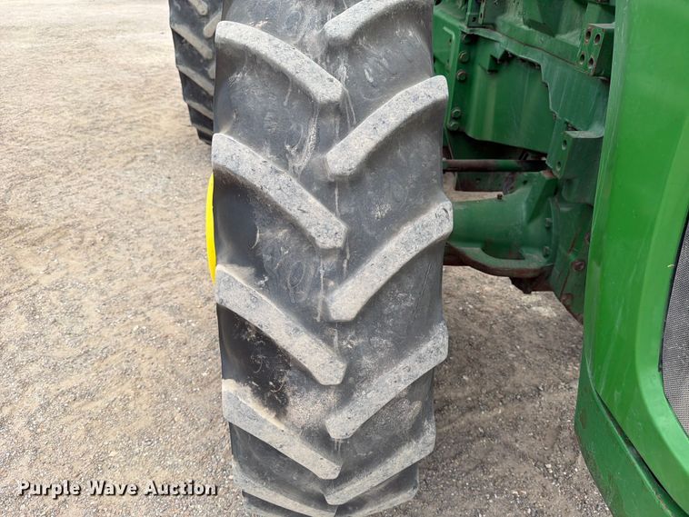 image for item ED5184 2004 John Deere 8320 MFWD tractor