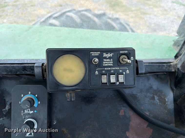 image for item ED5185 1994 John Deere 4760 MFWD tractor