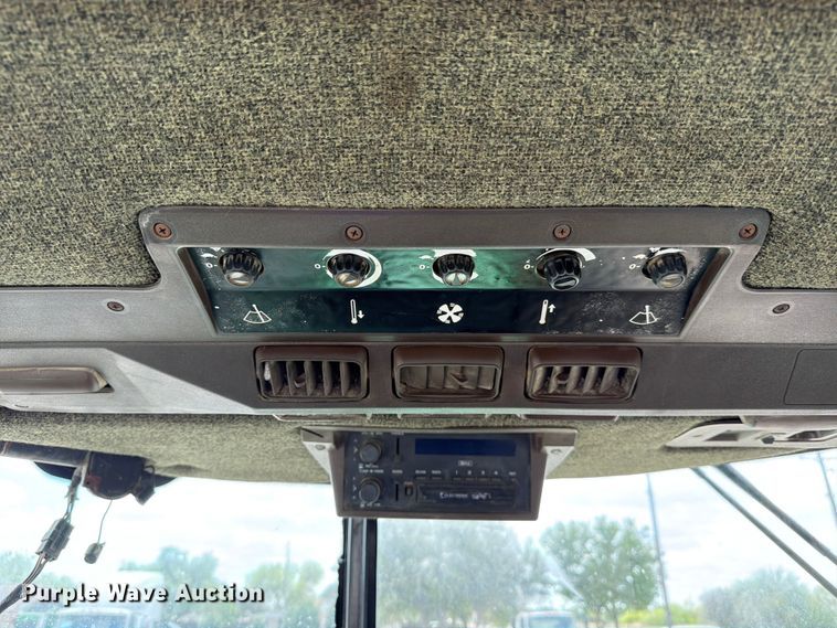 image for item ED5185 1994 John Deere 4760 MFWD tractor