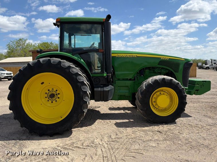image for item ED5186 2005 John Deere 8220 MFWD tractor