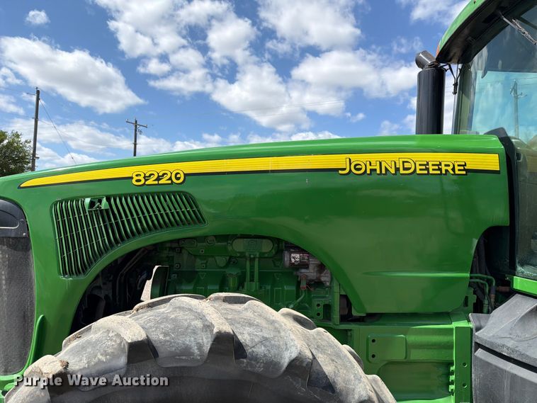 image for item ED5186 2005 John Deere 8220 MFWD tractor