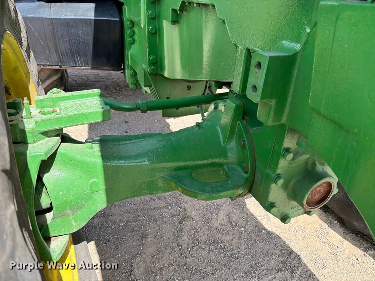 image for item ED5186 2005 John Deere 8220 MFWD tractor