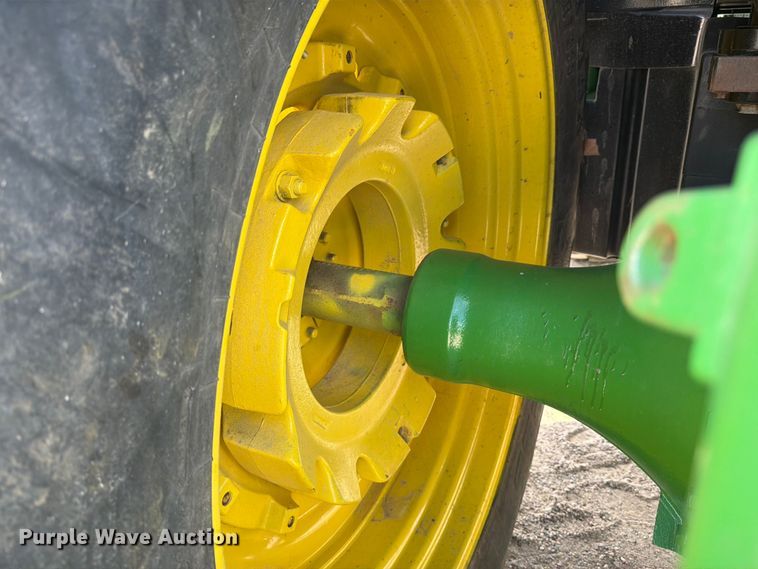 image for item ED5186 2005 John Deere 8220 MFWD tractor