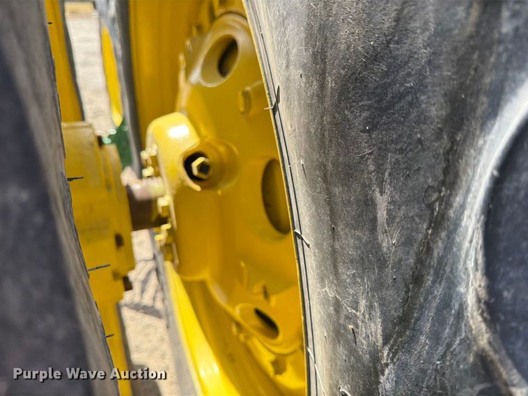 image for item ED5186 2005 John Deere 8220 MFWD tractor