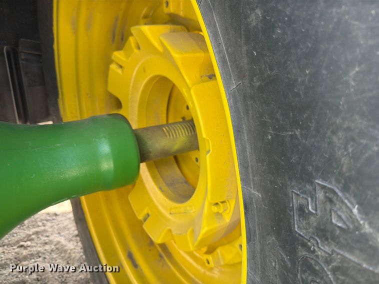 image for item ED5186 2005 John Deere 8220 MFWD tractor