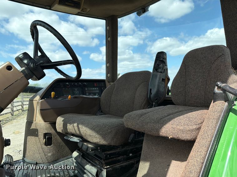 image for item ED5186 2005 John Deere 8220 MFWD tractor