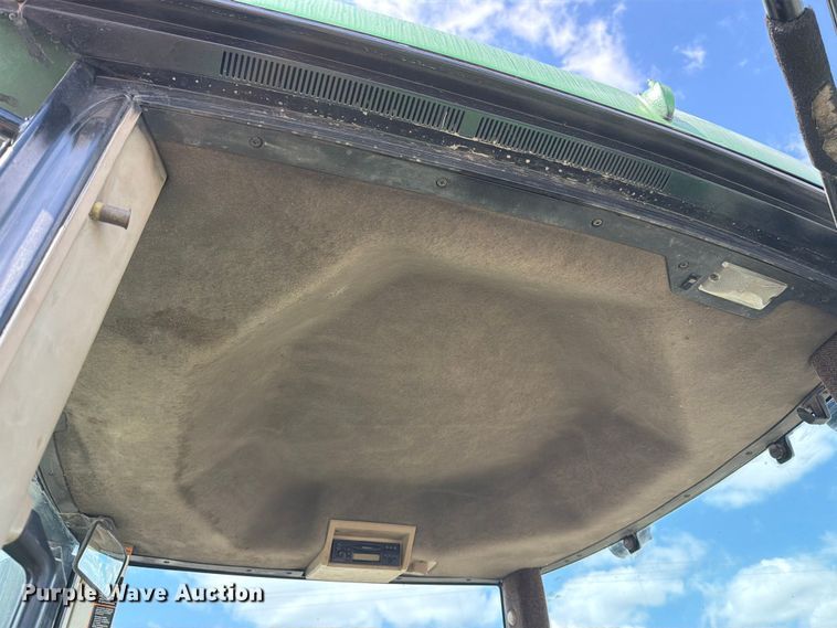 image for item ED5186 2005 John Deere 8220 MFWD tractor