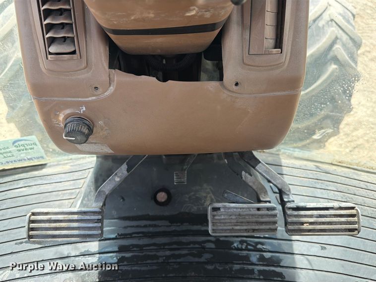 image for item ED5186 2005 John Deere 8220 MFWD tractor