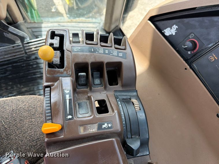 image for item ED5186 2005 John Deere 8220 MFWD tractor