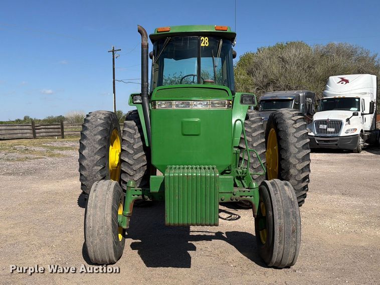 image for item ED5187 1993 John Deere 4760 tractor