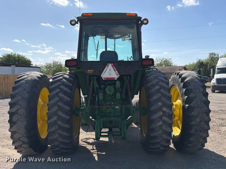 image for item ED5187 1993 John Deere 4760 tractor