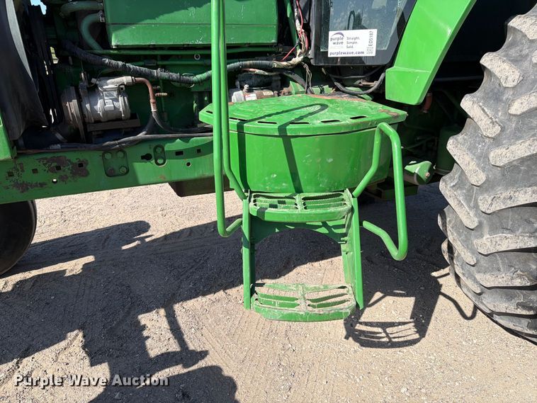 image for item ED5187 1993 John Deere 4760 tractor