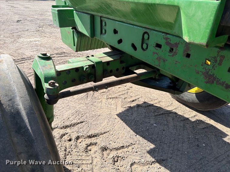 image for item ED5187 1993 John Deere 4760 tractor