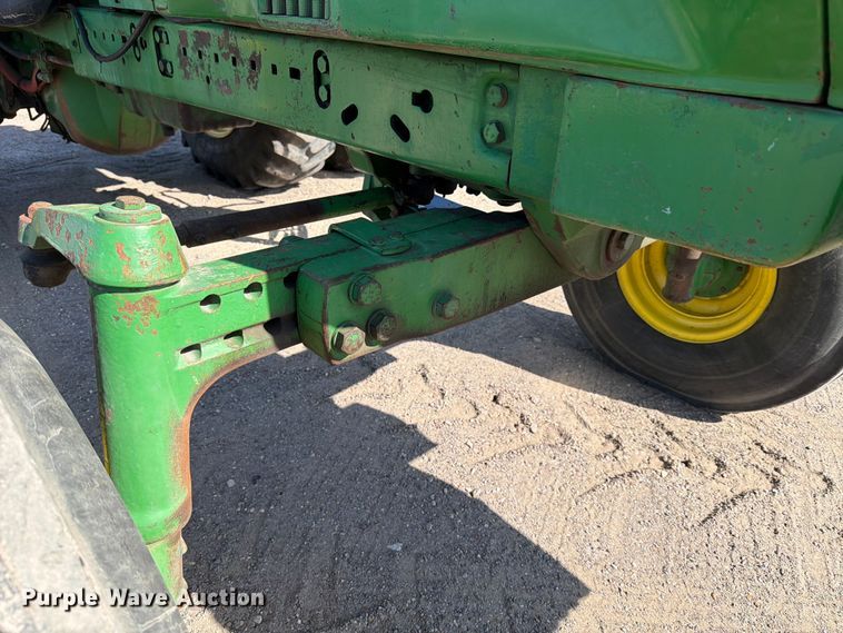 image for item ED5187 1993 John Deere 4760 tractor