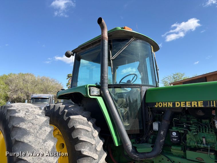 image for item ED5187 1993 John Deere 4760 tractor