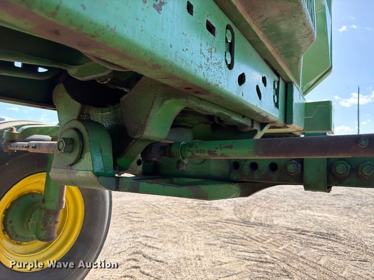 image for item ED5187 1993 John Deere 4760 tractor