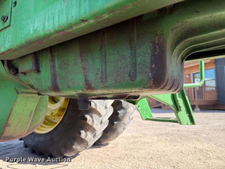 image for item ED5187 1993 John Deere 4760 tractor