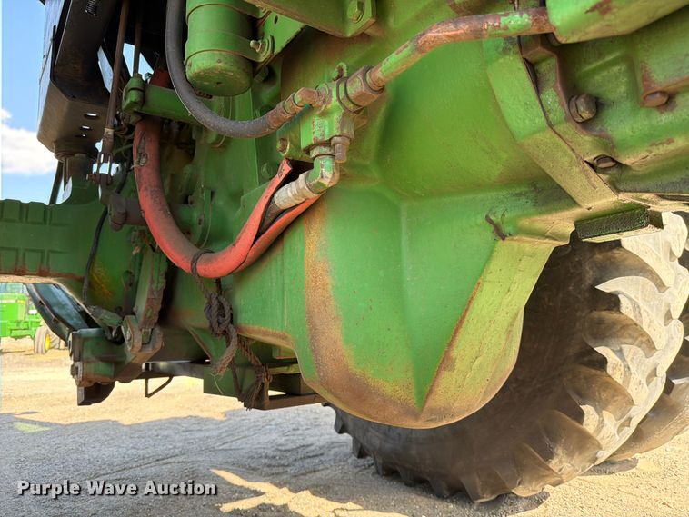 image for item ED5187 1993 John Deere 4760 tractor