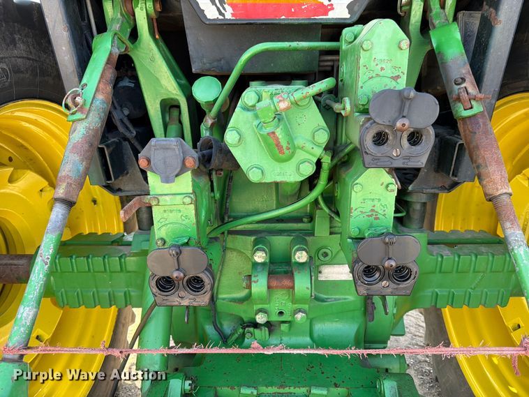 image for item ED5187 1993 John Deere 4760 tractor